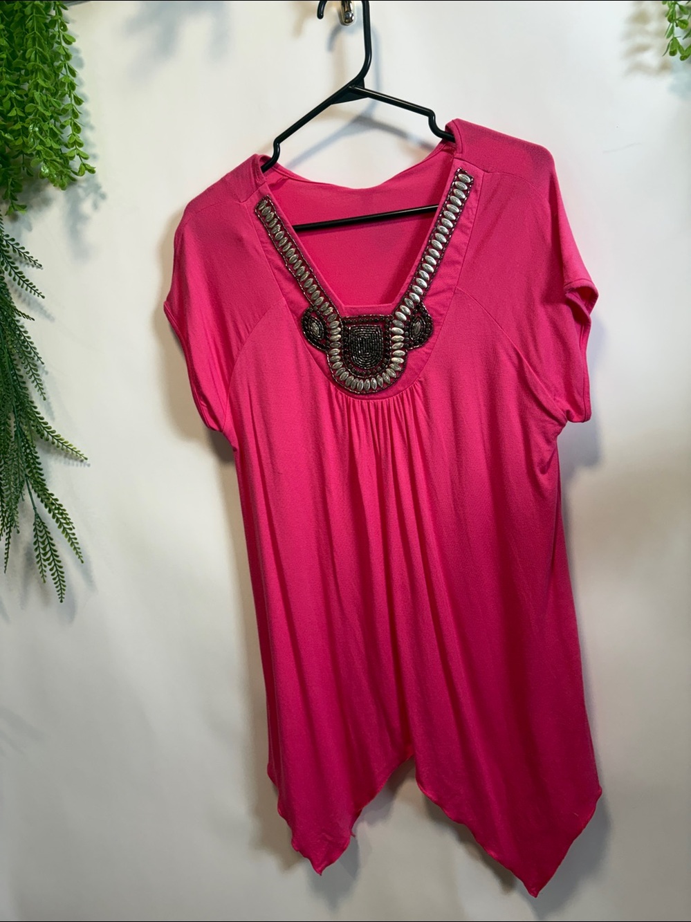 Hot pink! Wow silver detail. Brand- White Mark . NWT. Size Large